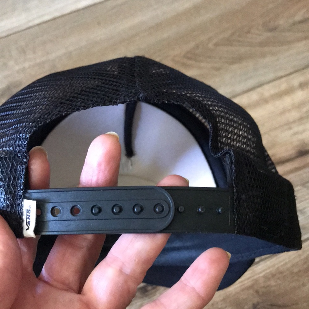 VANS OFF THE WALL ADJUSTABLE CAP EUC! - Picture 4 of 6